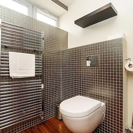 Unique Arty Loft With Terrace Apartamento Praga