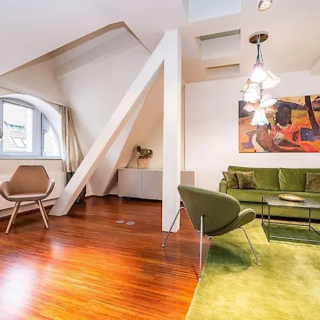 Unique Arty Loft With Terrace Apartamento Praga