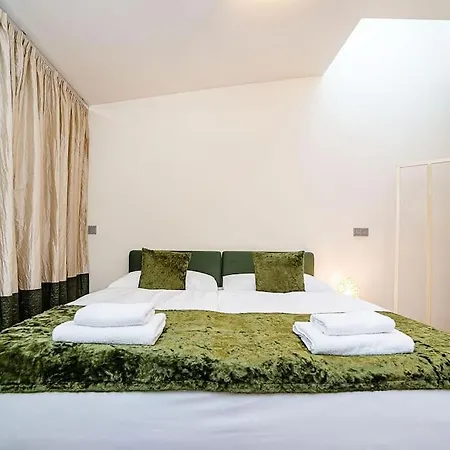 Unique Arty Loft With Terrace Prague
