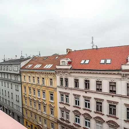 Unique Arty Loft With Terrace Praha