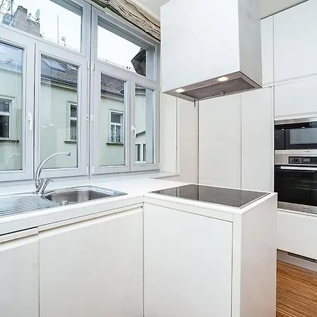 Unique Arty Loft With Terrace Praha