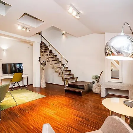 Unique Arty Loft With Terrace Apartmán