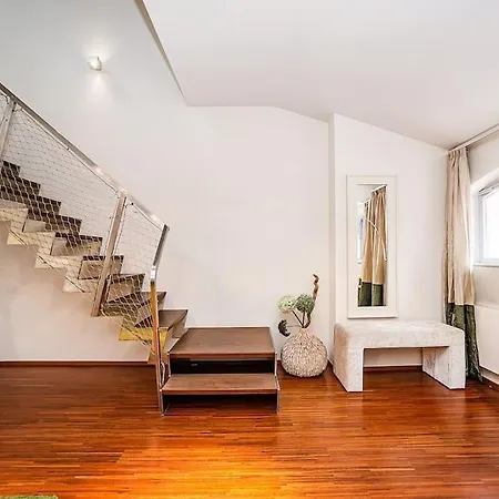 Unique Arty Loft With Terrace *